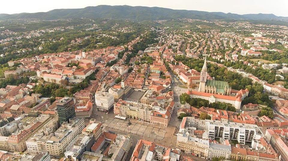 Panorama Zagreba. Pogled s dronom od centra grada prema Sljemenu 2018. godine